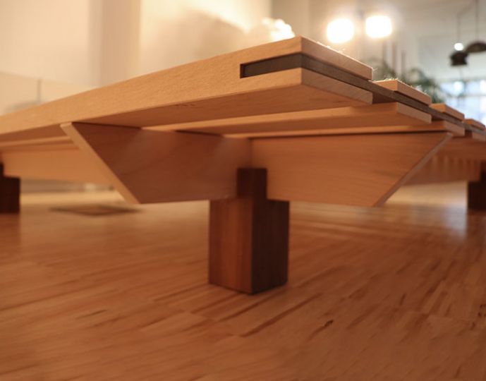 Solide Tischlerarbeit, produziert in Deutschland.